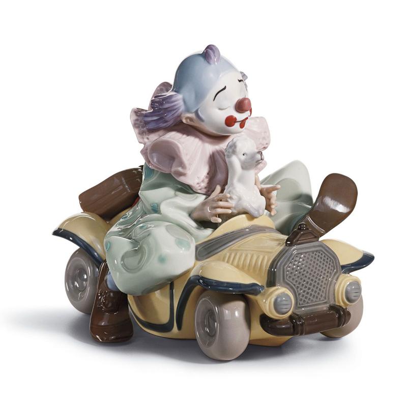 01008136 Trip To The Circus Clown Figurine