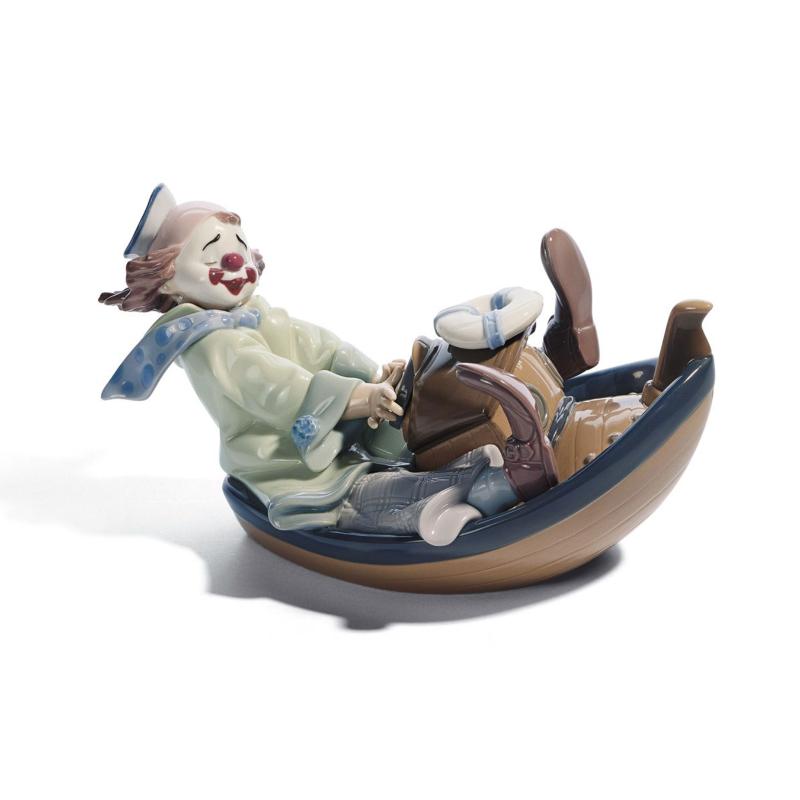 01008137 Circus Waves Clown Figurine