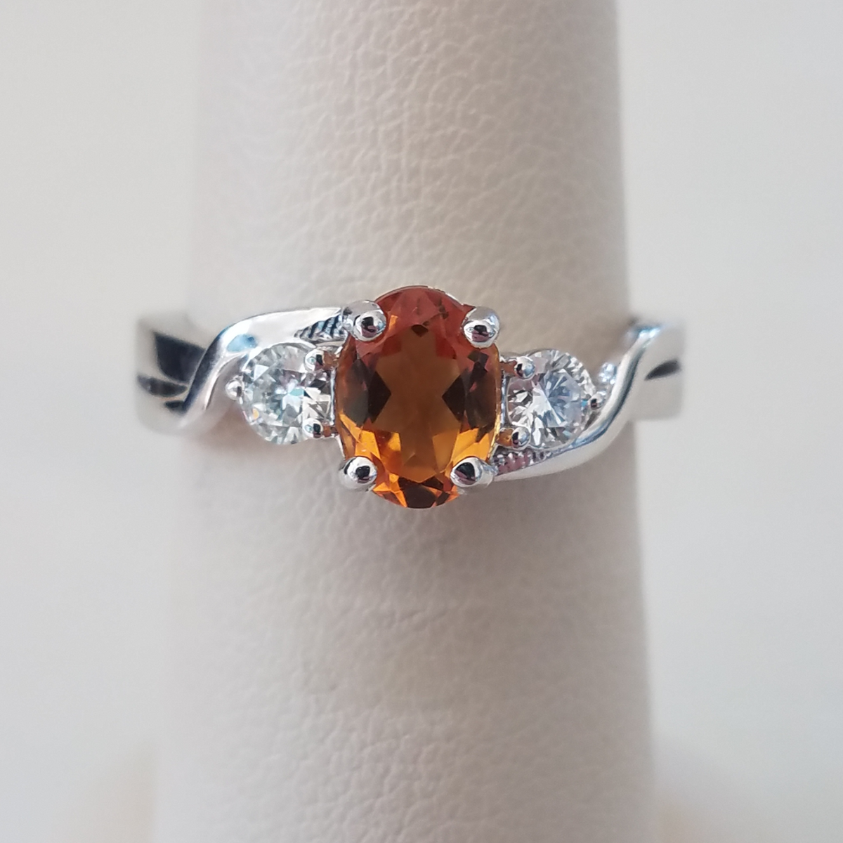 Twist color stone ring