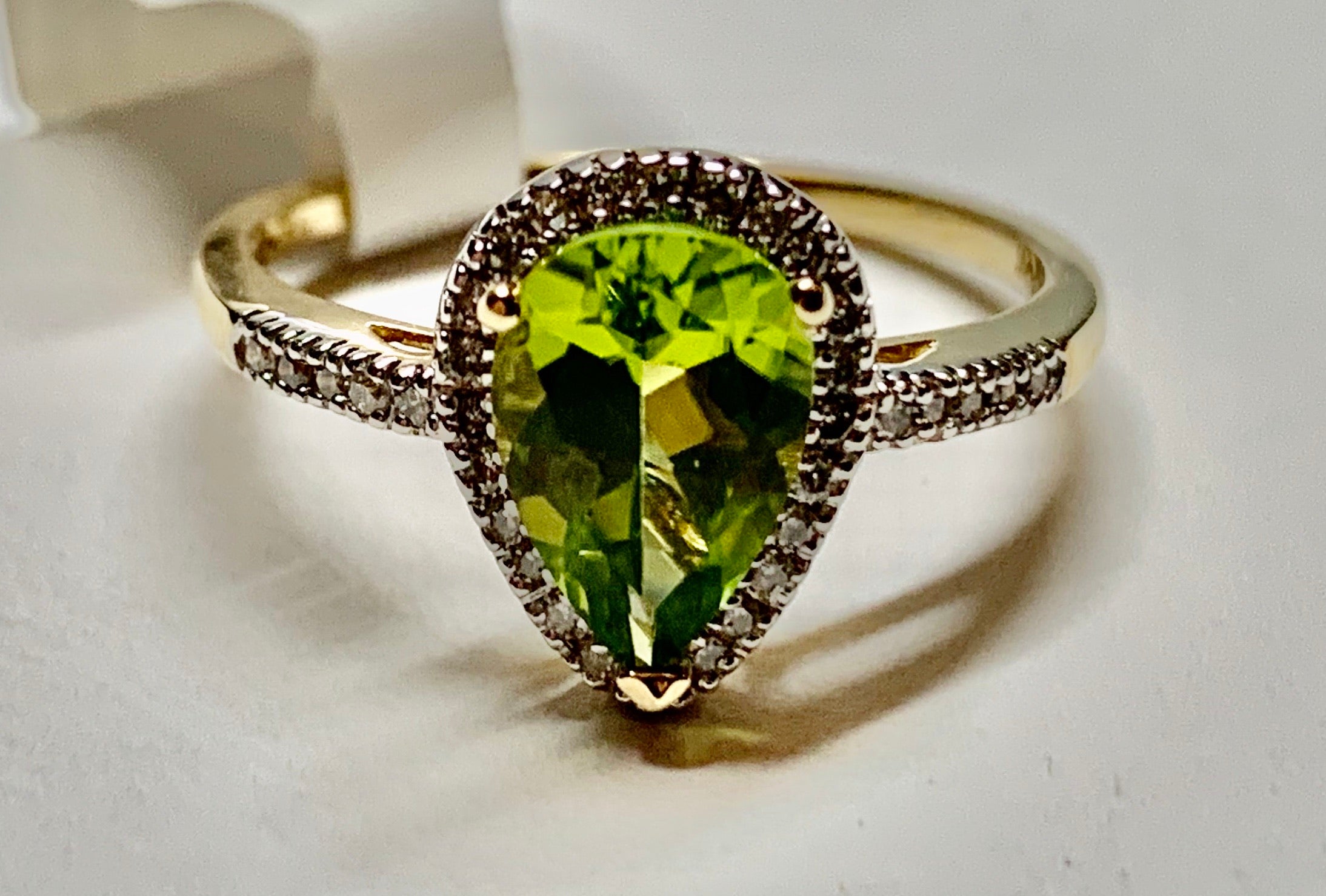 14K Gold Peridot & Diamond Ring